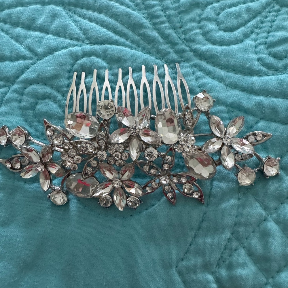 Elegant Silver Floral Hair Comb